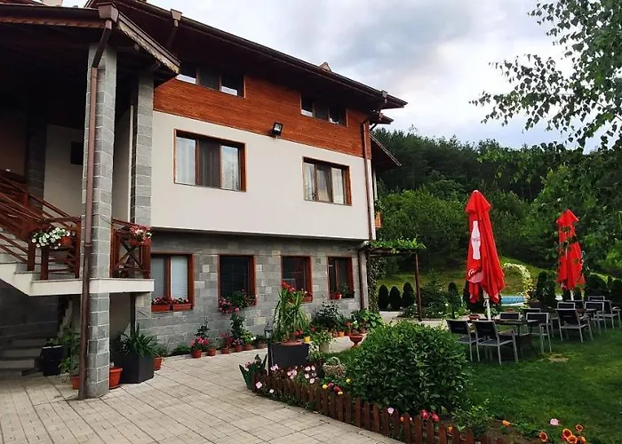Alpine Garden Hotel